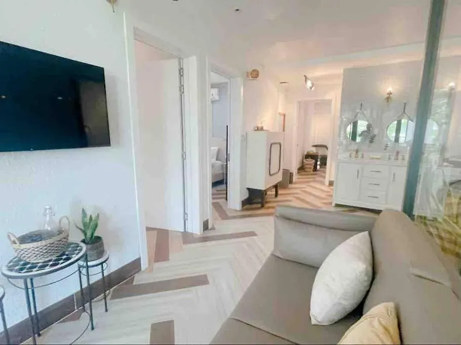 Holi Cheerful Pool Villa 나트랑
