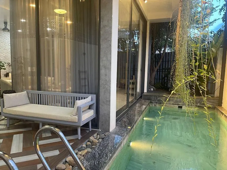 Holi Cheerful Pool Villa 나트랑